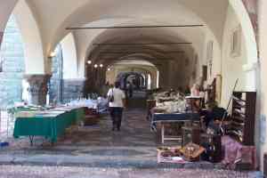 Xtrallusion photo library of independent, self-guided walking and sightseeing holidays in Italy. Pictures, images, photos and photographs taken along the way of this 1-day walking itinerary, to give you a visual impression of the day's walk.